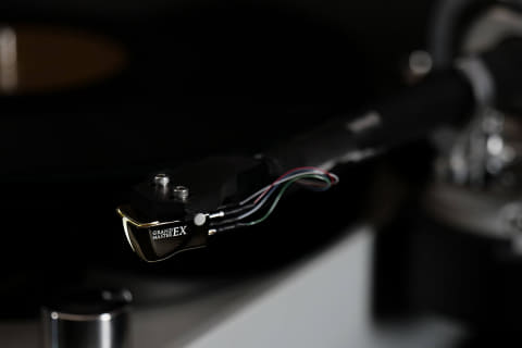 針先とカンチレバーが一体“究極アナログサウンド”光カートリッジ