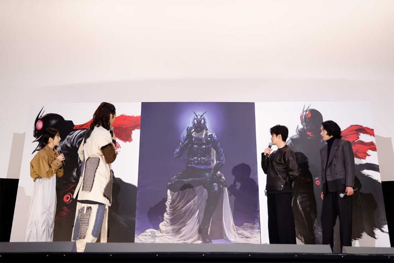 舞台挨拶では「仮面ライダー第0号」の特別イラストも初披露された<br><span class="fnt-70">(C)石森プロ・東映/2023「シン・仮面ライダー」製作委員会</span>