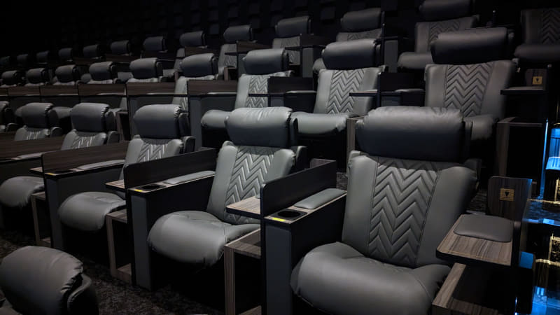 日本初の全席プレミアムシートを導入