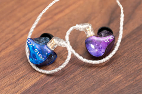 レビュー】「ボーカルに酔う」琥珀のような“ホレる美音イヤフォン”qdc