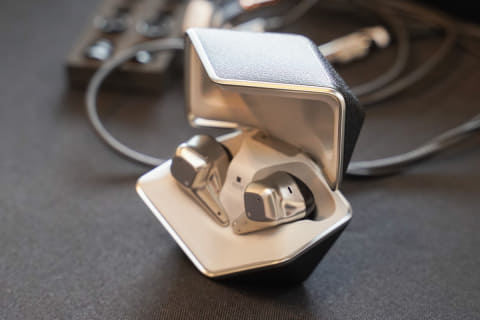 ヘッドホン HIFIMAN Svanar Wireless HiFiMAN Svanar Wirelessレビュー | カスタムIEMのようなフィット感の