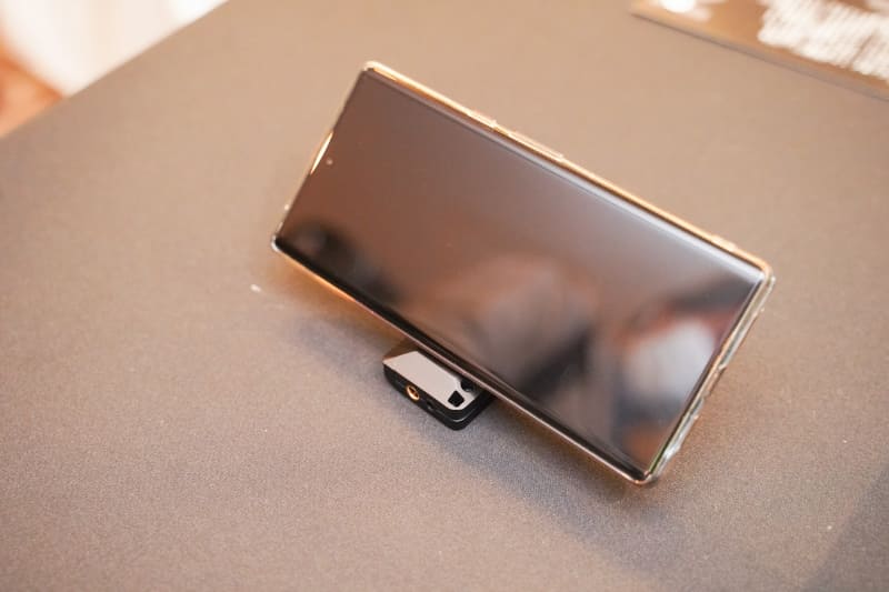 スマホスタンドとしても使える