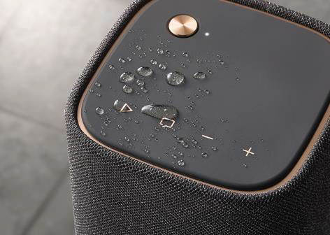 屋外でも雨や水滴を気にせず使用できる