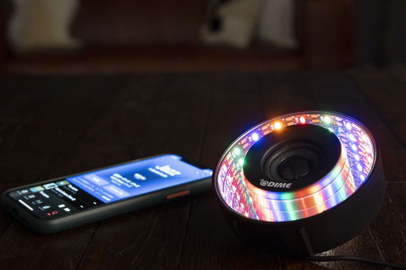 LEDライトが光るBluetoothスピーカーが特別付録