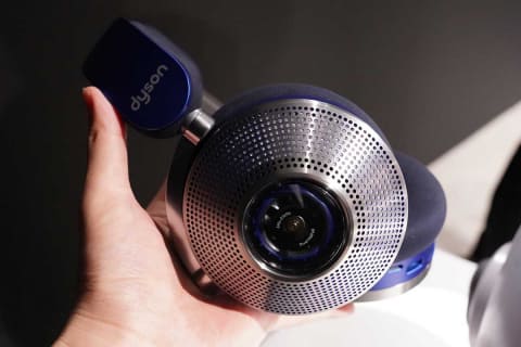 ダイソン、空気清浄できるヘッドフォン発売。12.1万円から - AV