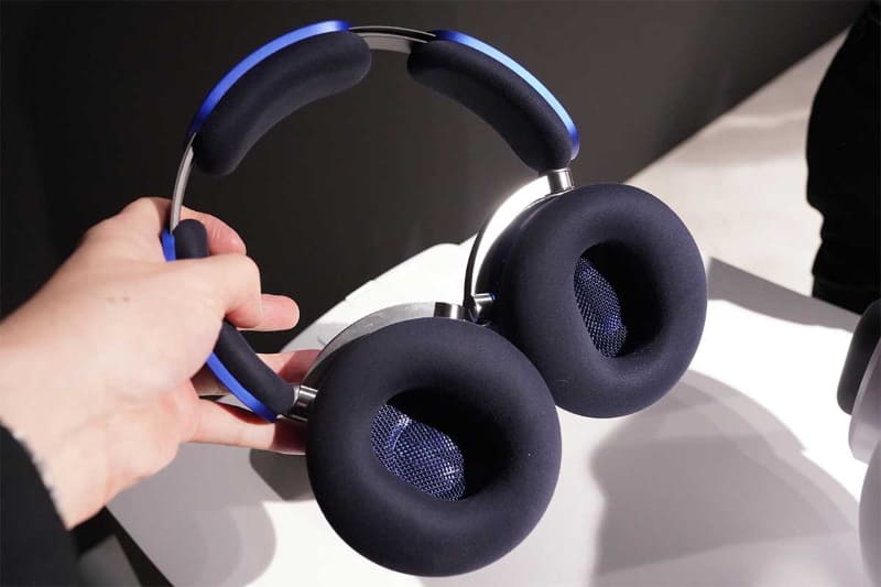 イヤーパッドなどは厚みがあり、クッション性も高い