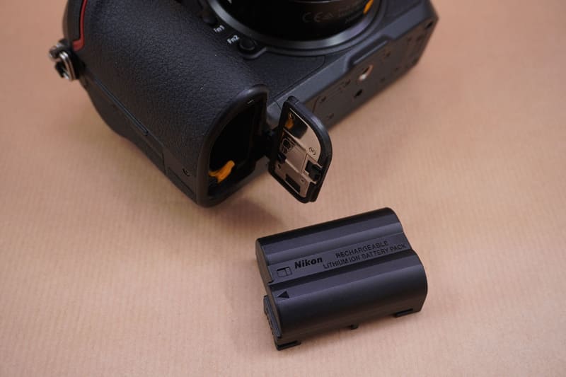 バッテリーはZ 9より小型