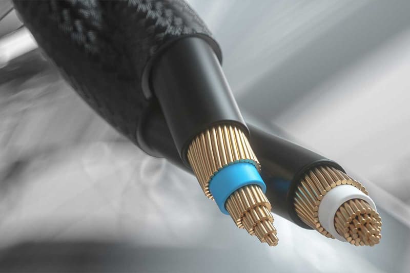 付属ケーブルは古河電工製単結晶銅ケーブルを導体に採用