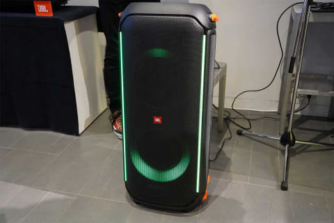 JBL、800Wの“光るスピーカー”クラファン開始。「真のコスパ提供」 - AV