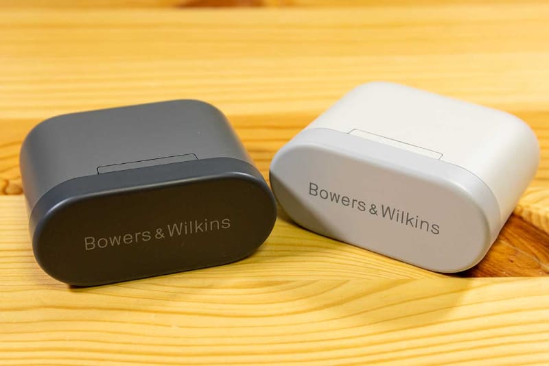 「Pi5 S2」はストーム・グレー(左)とクラウド・グレー(右)の2色展開