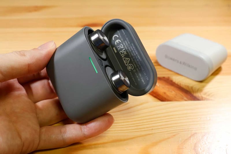 Bowers & Wilkinsの完全ワイヤレスイヤフォン「Pi5 S2」