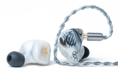 qdc、“強弱と定位に焦点を当てた”新チューニング限定イヤフォン「WHITE