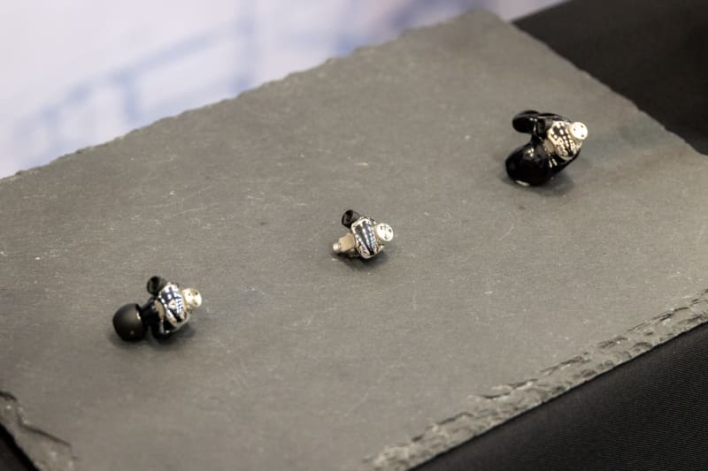 開発中モデルの参考展示も行なっている