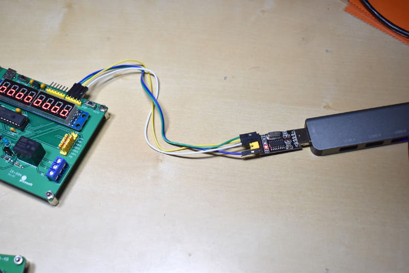 とりあえず電源は入る