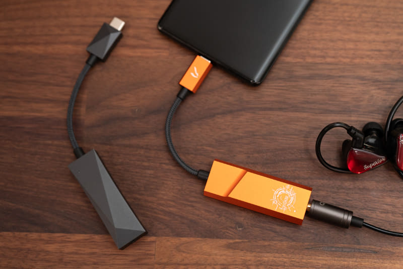 4.4mm出力を備えた「AK HC2 fripSide Edition」