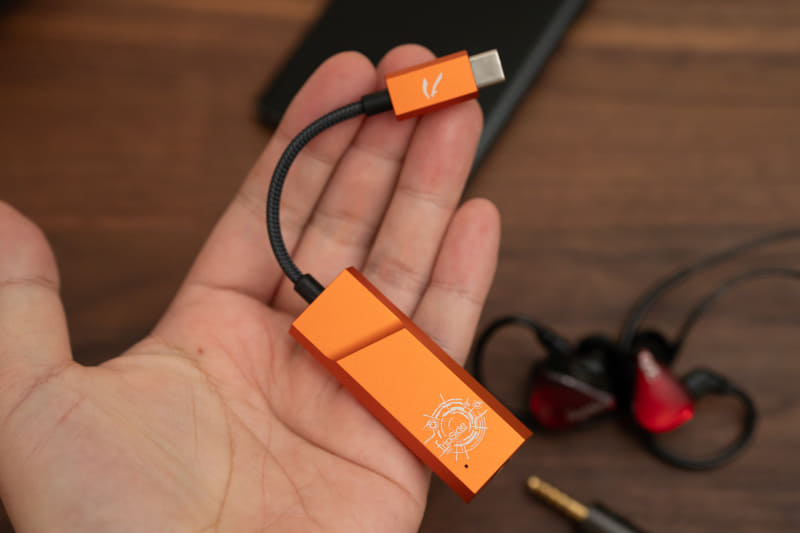 4.4mm出力を備えた「AK HC2 fripSide Edition」