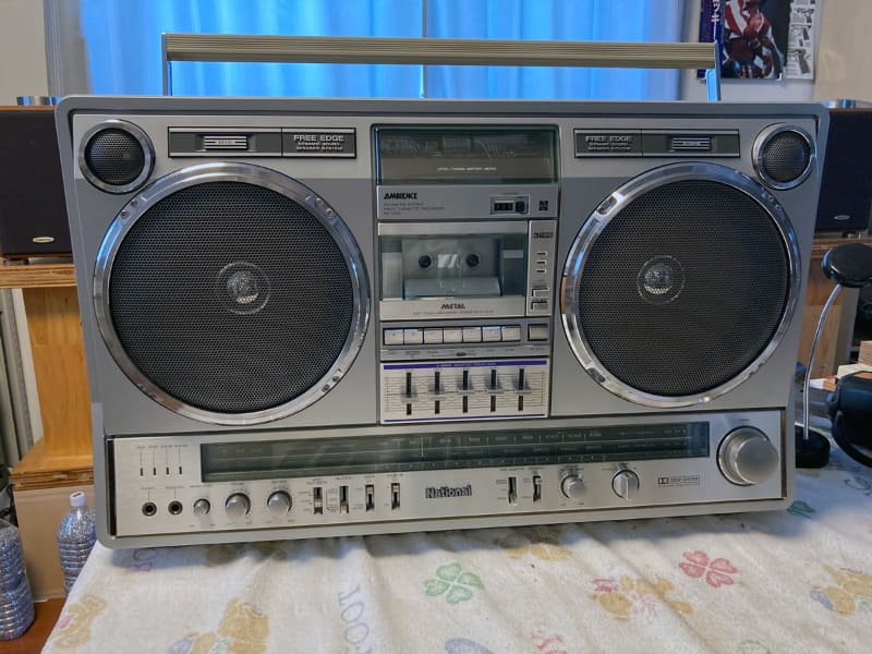 こちらがラジカセ「RX-5350」。幅は約64cm、高さ約40cmもある