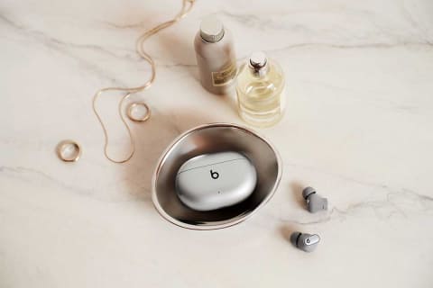 Beats、ANC強化した「Studio Buds+」にメタリックの新色 - AV Watch