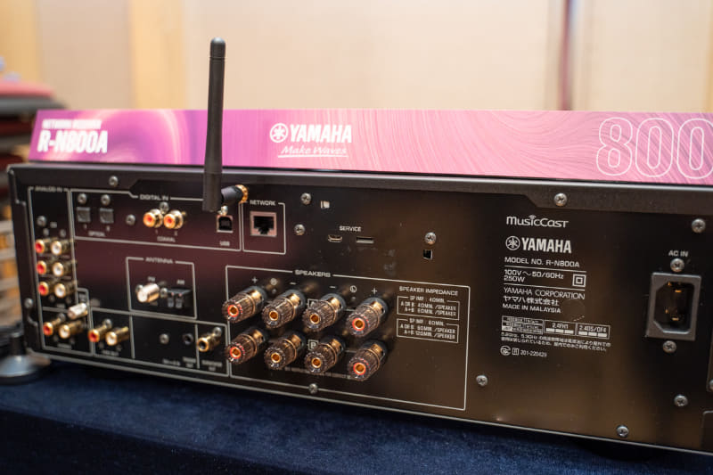 R-N800Aの背面。HDMIは無いが、同軸デジタル入力が多い