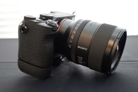 ソニー、手のひらフルサイズ「α7C」後継機。高解像モデルも - AV Watch