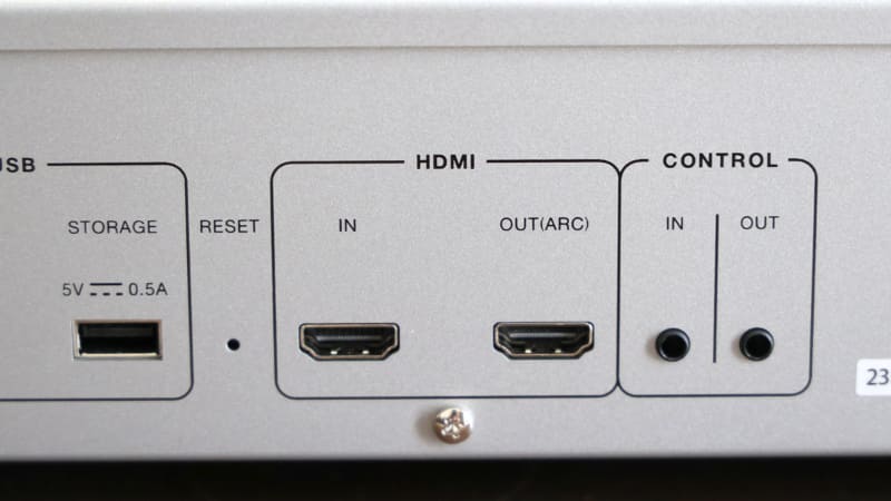 HDMI入力と、4Kパススルー/ARC対応HDMI出力を搭載する
