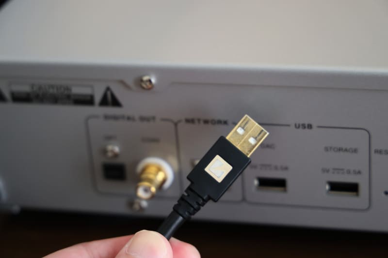 ラックスマンの高品位USBケーブル「JPU-150」を使用