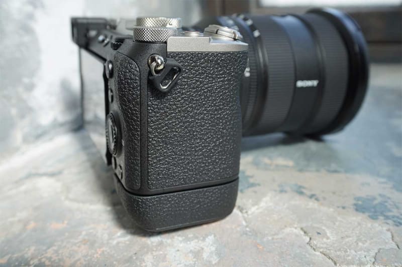 表面もシボ加工のようなものが施された