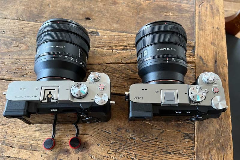 操作部の比較。右が「α7C II」