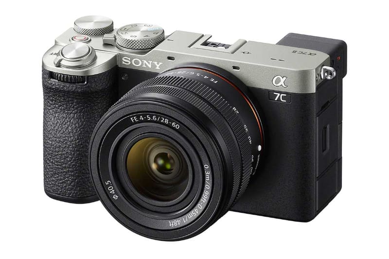 「α7C II」。ボディカラーはブラックとシルバーの2色