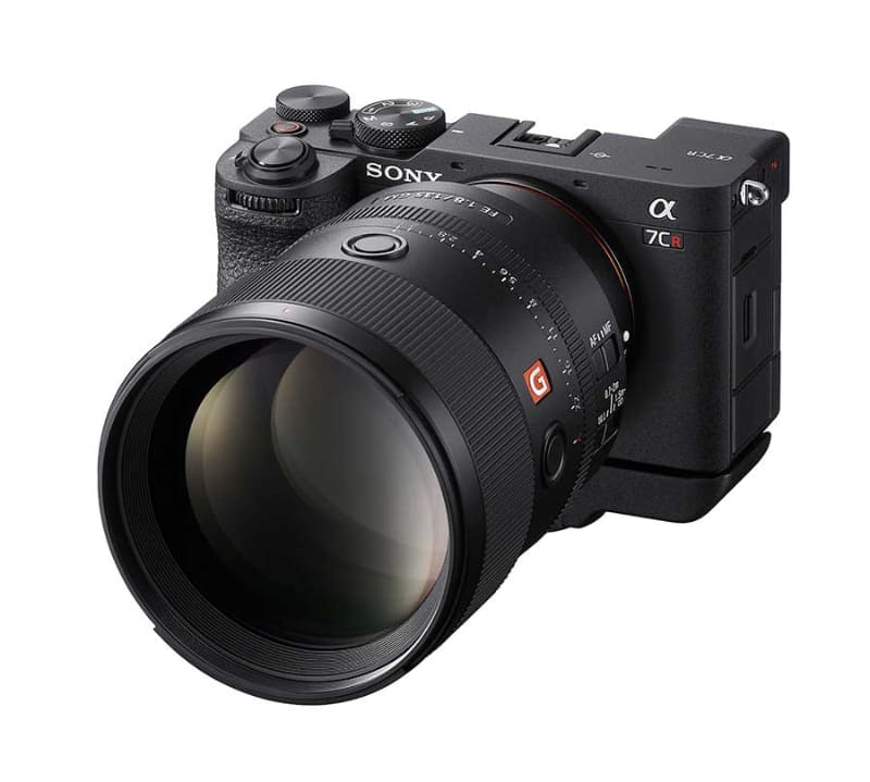 「α7CR」。こちらもボディカラーはブラックとシルバーの2色