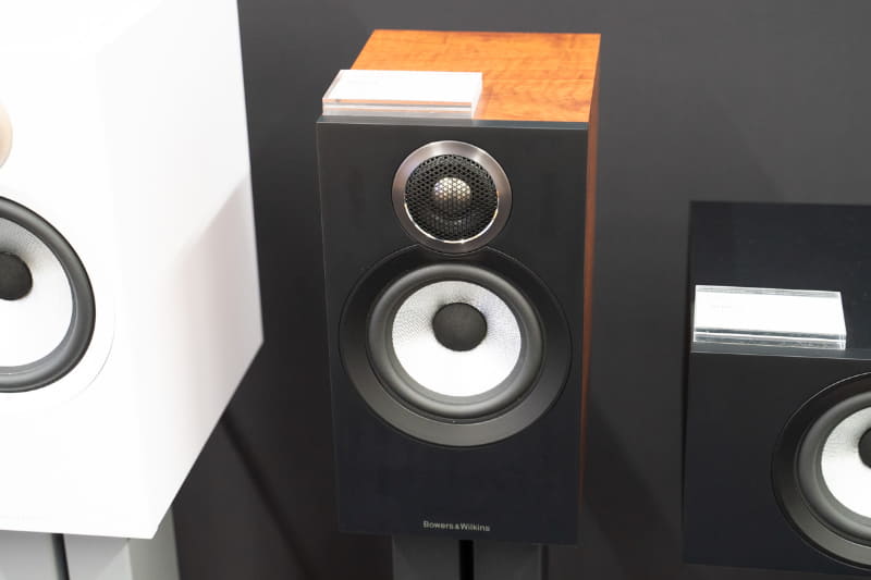 ブックシェルフ型の「607 S3」