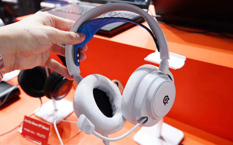 「Arctis Nova 7P White」