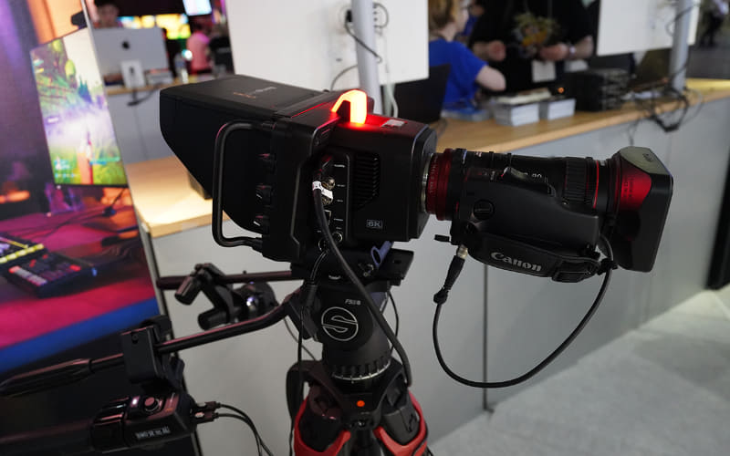 6Kカメラやシネマカメラを使った配信環境のデモンストレーションを実施している