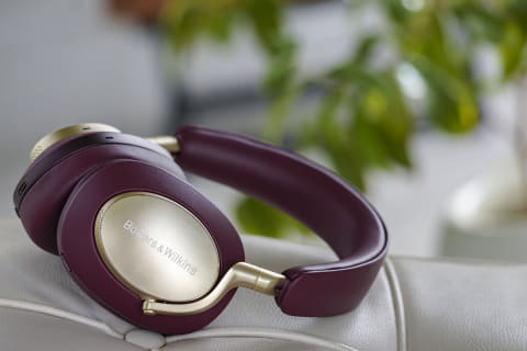 連れ出すと思わずニヤリとするヘッドフォン、B&W「Px7 S2e」の実力