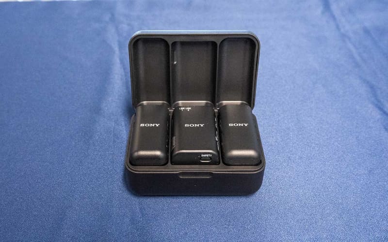 マイク2基と受信機がセットになった「ECM-W3」