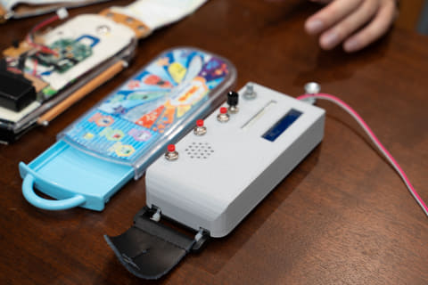 ギター DIMENSION TRIPPER ギターを上下させてエフェクトコントロール、新感覚「DIMENSION