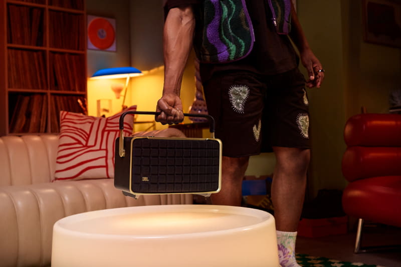 バッテリー内蔵の「JBL AUTHENTICS 300」