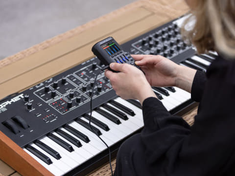 ZOOM、32bitフロート録音のポータブルレコーダ。19900円 - AV Watch