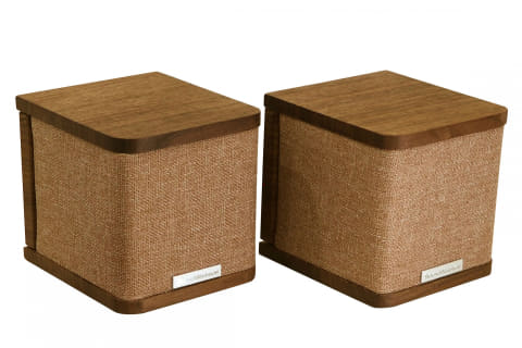 机に置けるハイブリッド真空管アンプとキューブスピーカー。SOUND