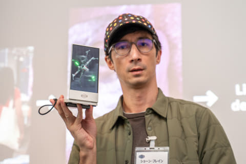 ポケットに立体画像。ポータブル“ホログラフィック”ディスプレイ