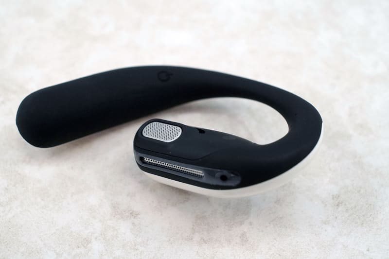 底部の放出口はかなり長い