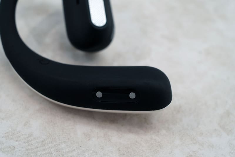 フック部に充電端子