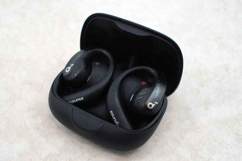 Soundcore AeroFit Pro ミッドナイトブラックモデル