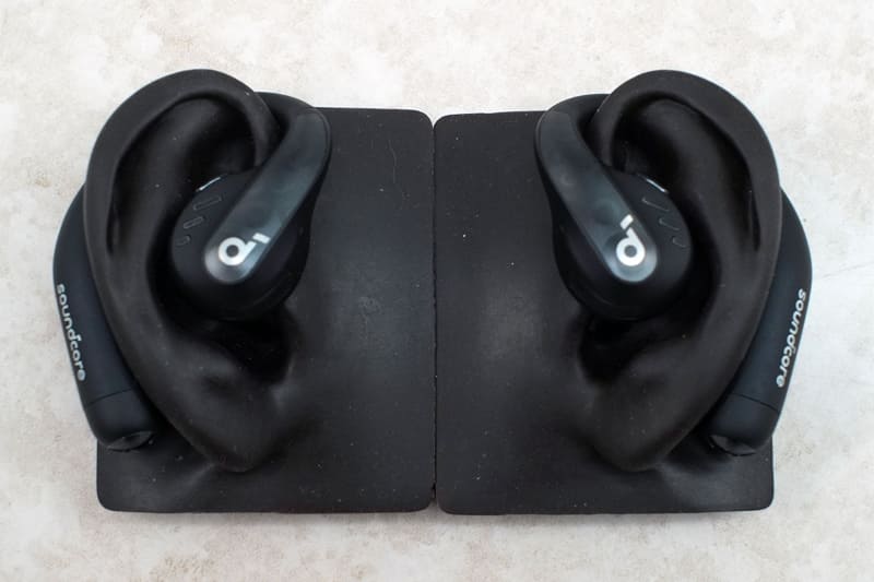 ドライバは耳から浮いている状態で固定される