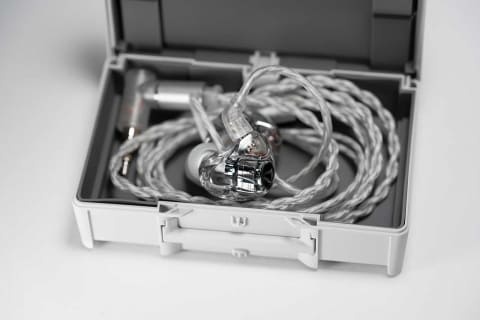 DITA、ブランド初“Wハイブリッド”イヤフォン「Project M」 - AV Watch