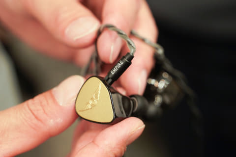 約80万円、24K純金メッキの輝くプレーヤーからSUPERIOR用“ゲーミング