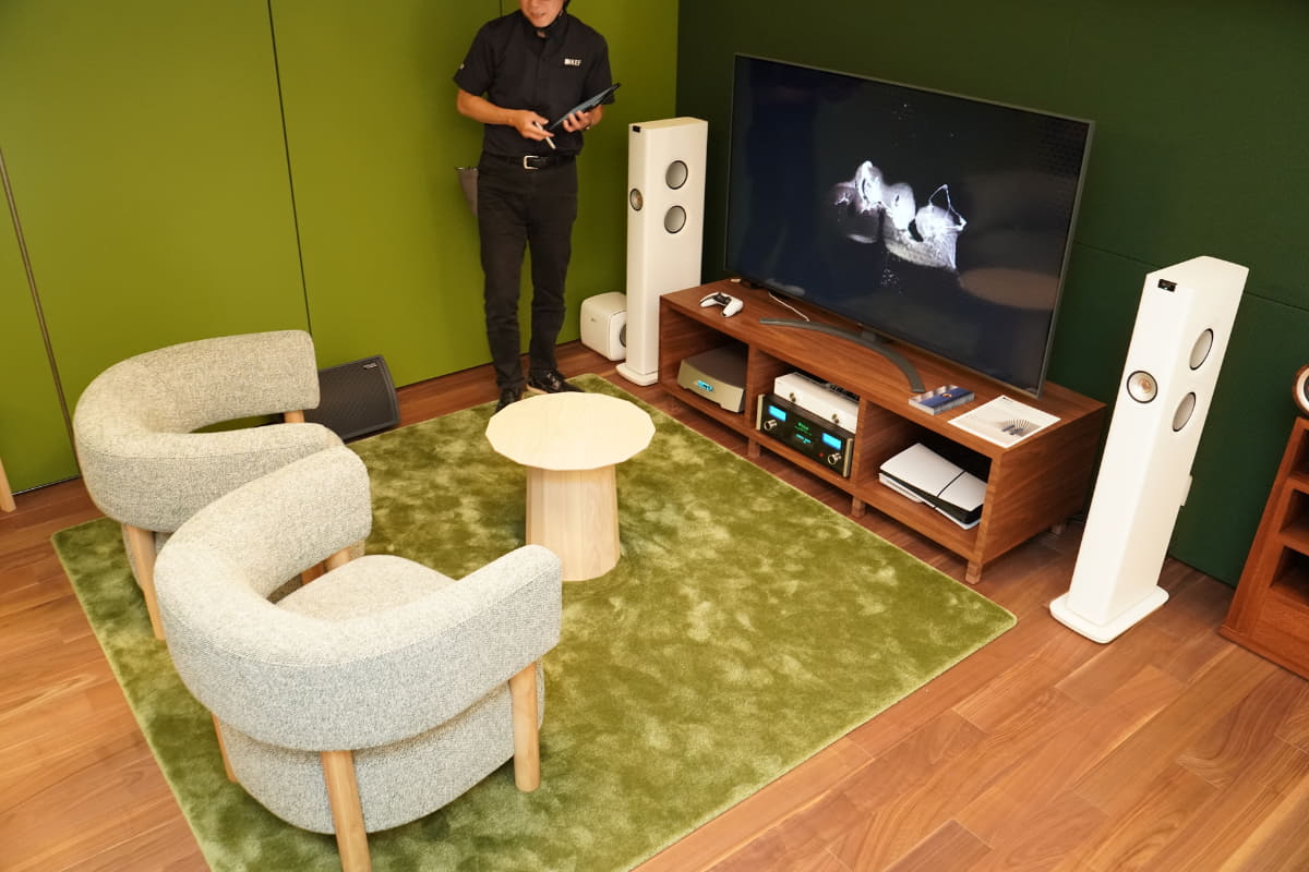 緑を基調としたデザインの「The Wireless High-Fidelity Lounge」