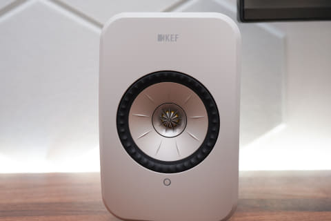 手が届く究極デスクトップスピーカー、KEF「LSX II LT」の音とコスパが