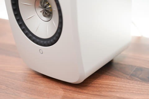 手が届く究極デスクトップスピーカー、KEF「LSX II LT」の音とコスパが