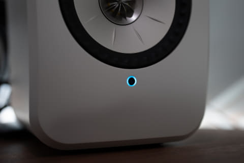 手が届く究極デスクトップスピーカー、KEF「LSX II LT」の音とコスパが